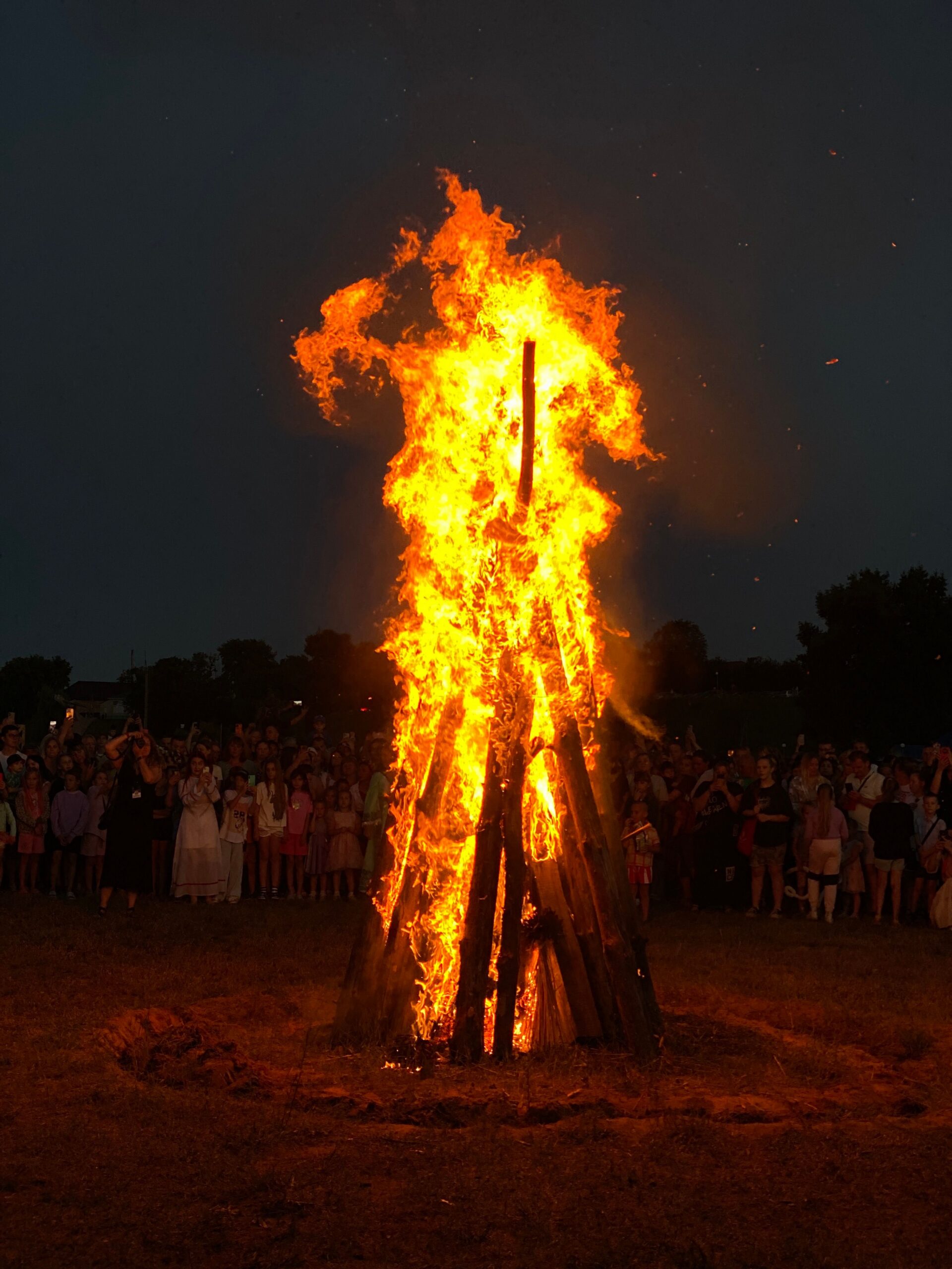 Sant-Joan : una fèsta entre istòria, tradicion e espèr